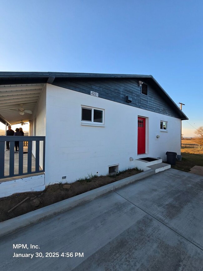 Building Photo - Newly remodeled 2 bedroom 1 bath on acreag...