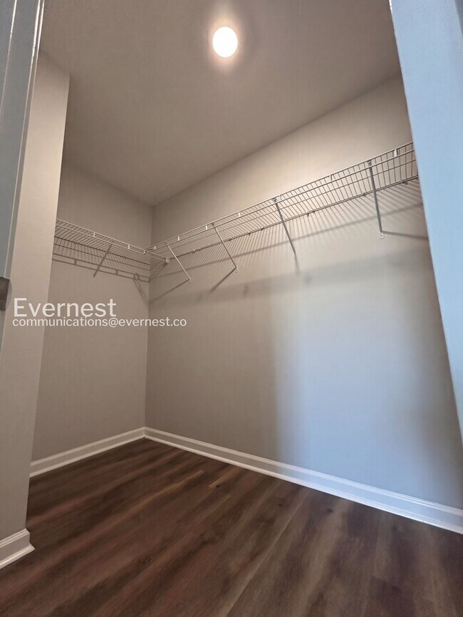 Building Photo - 1326 Bryson Ln