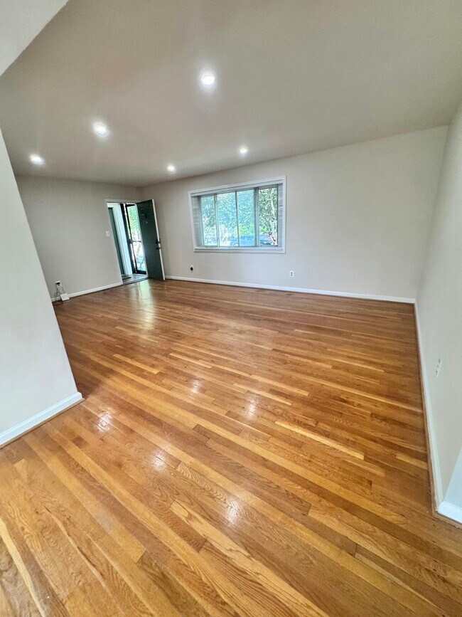 Building Photo - 9424 Adelphi Rd