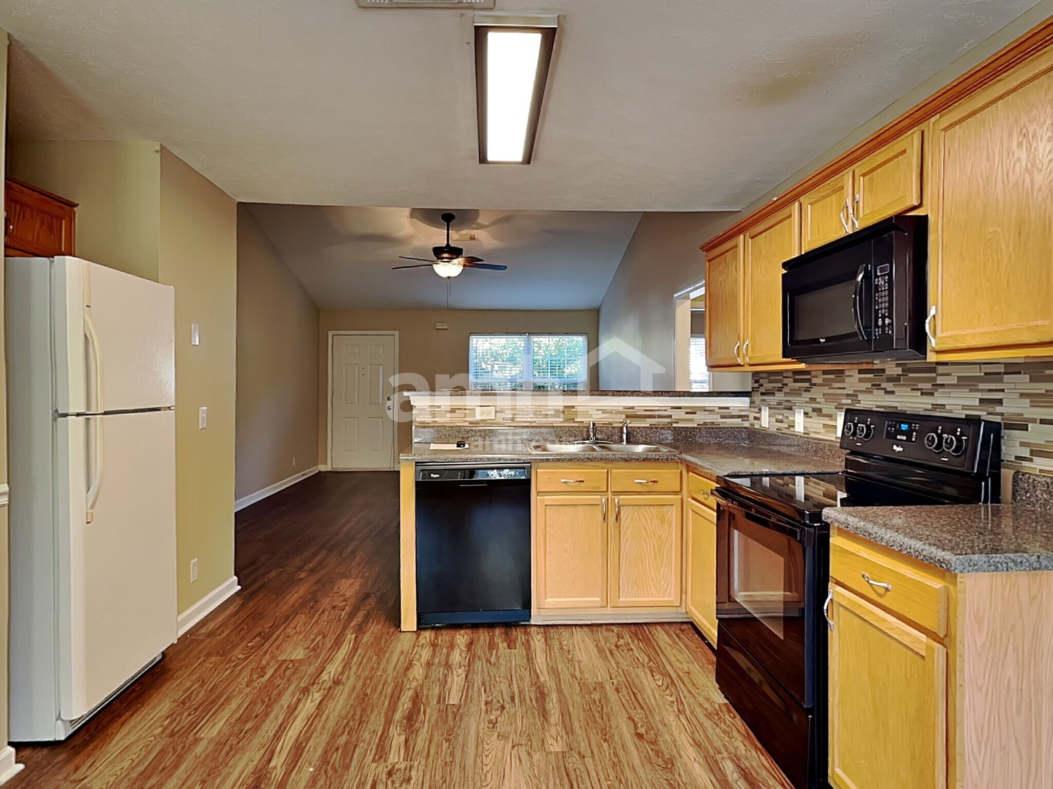 Building Photo - 1104 S Hampton Close