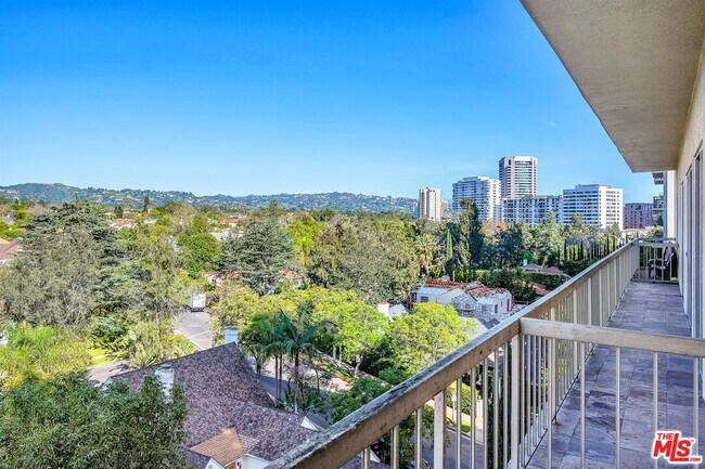 Building Photo - 10751 Wilshire Blvd