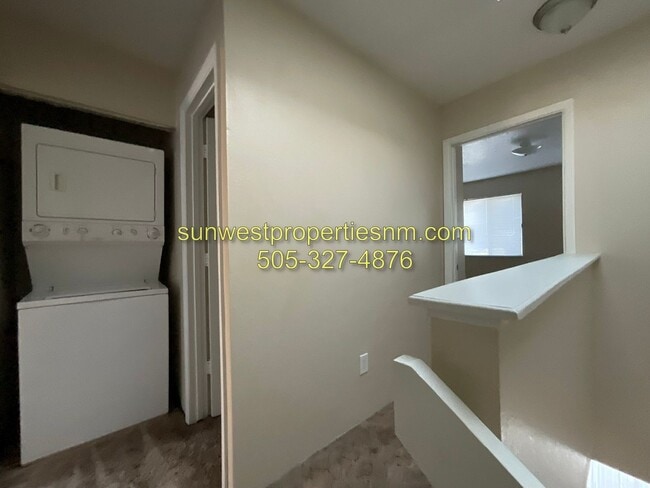 Building Photo - 2 Bedroom, 1.5 Bathroom with Garage