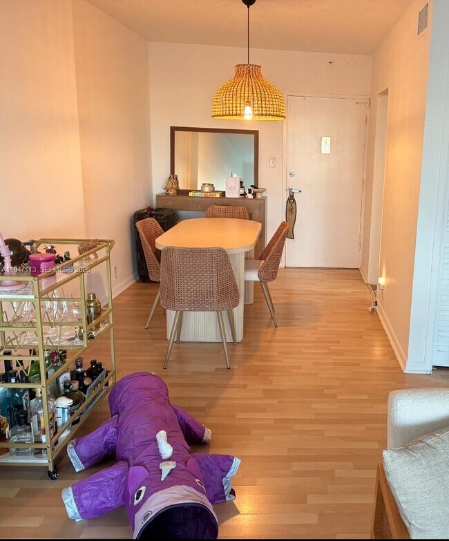 Building Photo - 1000 West Ave