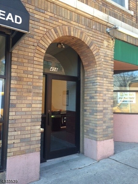Building Photo - 398-408 Bloomfield Ave