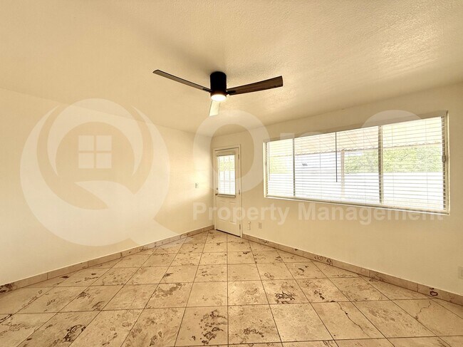 Building Photo - 3006 S Dromedary Dr