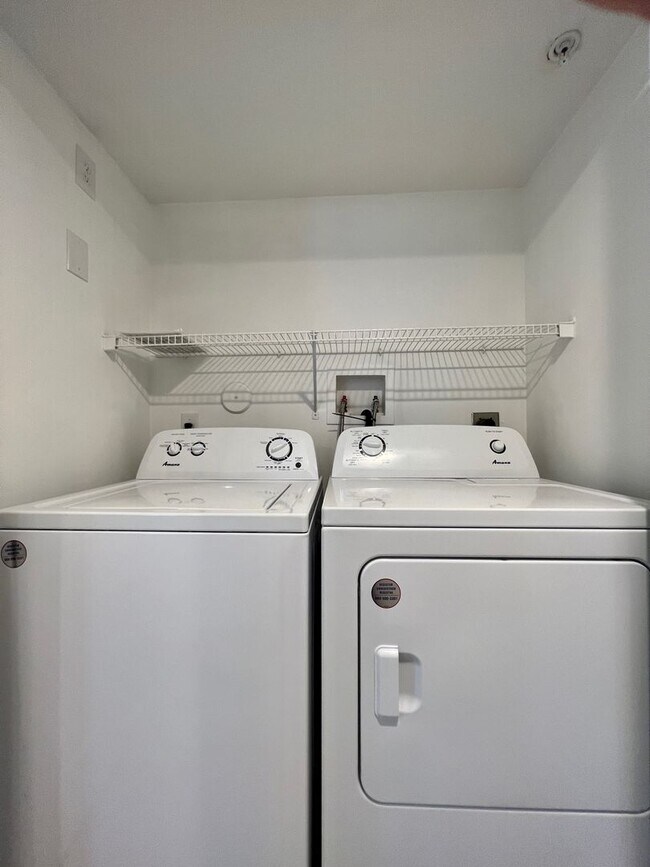 Building Photo - 2BD/2BA Dual Masters Condo w/ Lake Views!   *1st Floor & Gated Community*