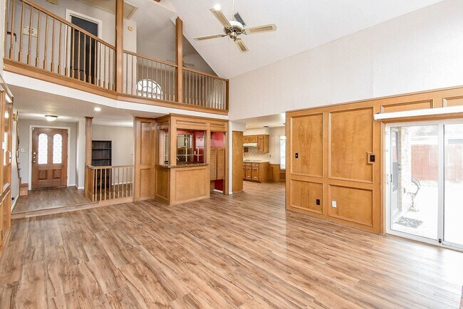 Building Photo - 15502 Rio Plaza Dr