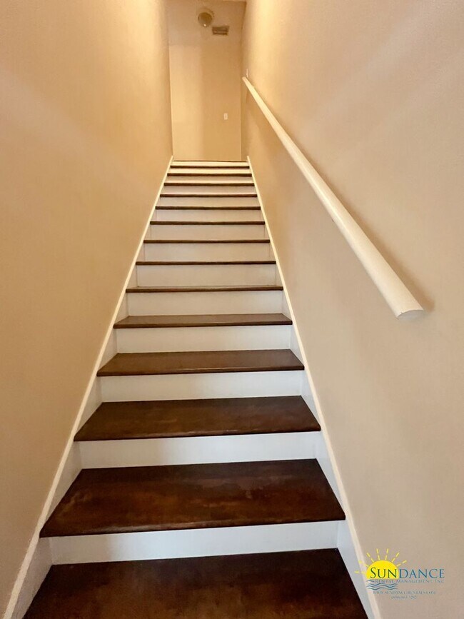 Building Photo - Ideally situated Niceville Townhome, Call ...