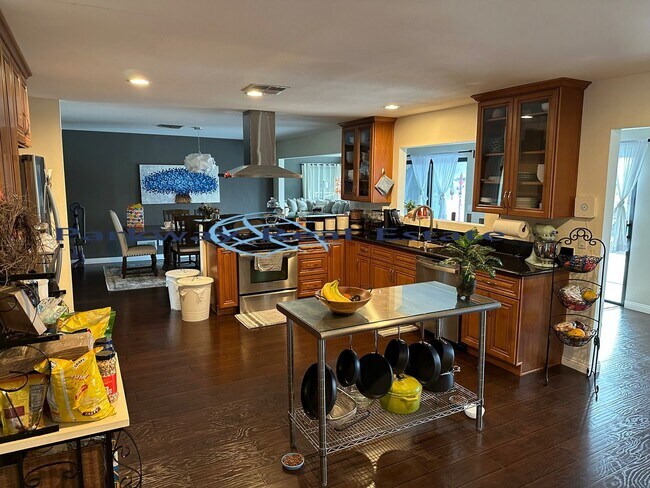 Building Photo - 347 S Westwind Dr