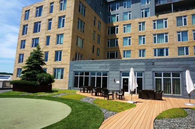 Building Photo - 10-40 Nouvelle Way