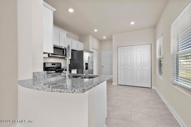 Building Photo - 21 Temple Dr