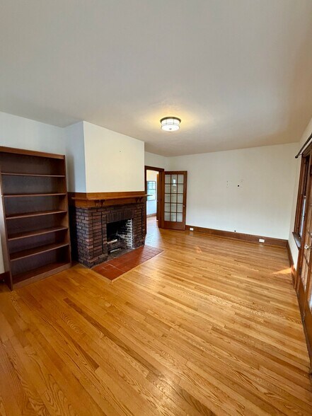 Building Photo - 554-556 Whittier Ave
