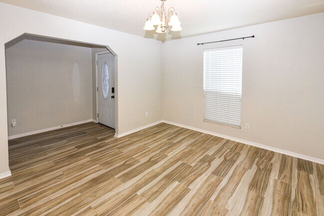 Building Photo - Elegant 4BR/3BA Home with Fireplace, Bonus Room and Open Layout!