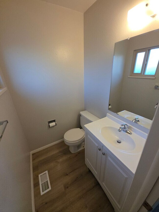 Building Photo - Awesome 3 bed 2 bath home!!!