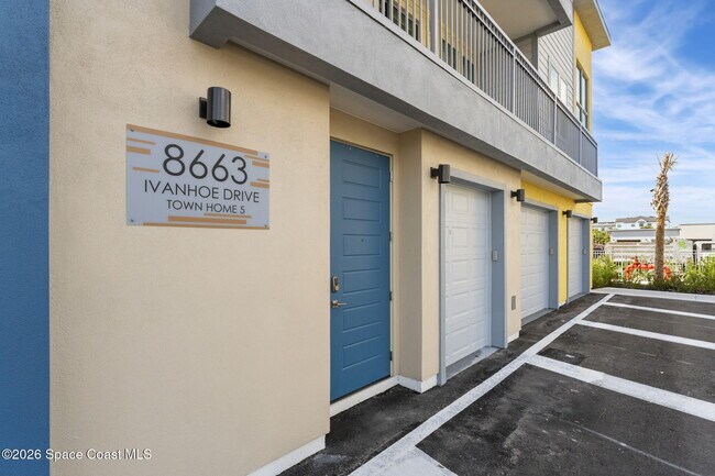 Building Photo - 8663 Ivanhoe Dr