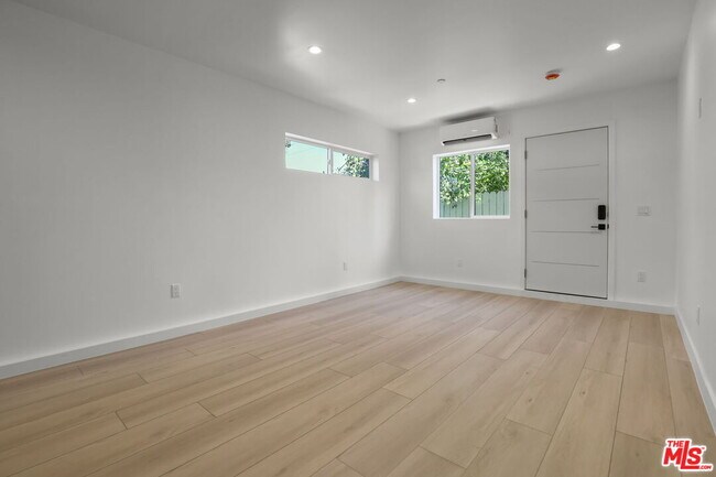 Building Photo - 11010 Hortense St