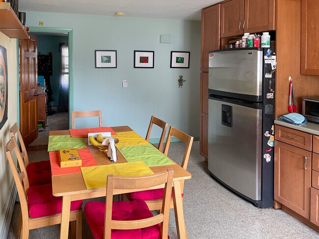 Building Photo - 24 Sunset Rd