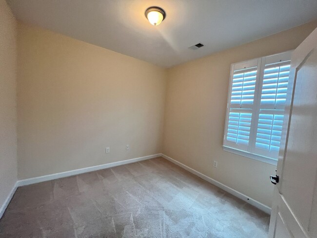 Building Photo - MARKET COMMON - 3 BEDROOM, 2.5 BATH HOME A...