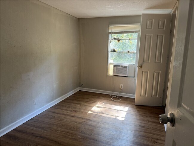 Building Photo - 10779 Doe Hill Dr