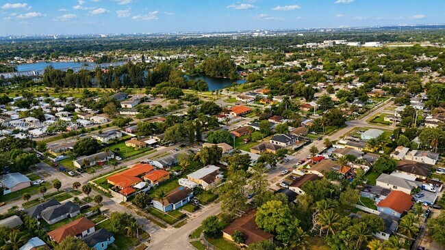 Building Photo - 1124 NW 100th Terrace