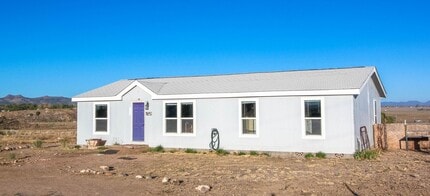Building Photo - 3 bedroom 2 Bathroom - Horse Property