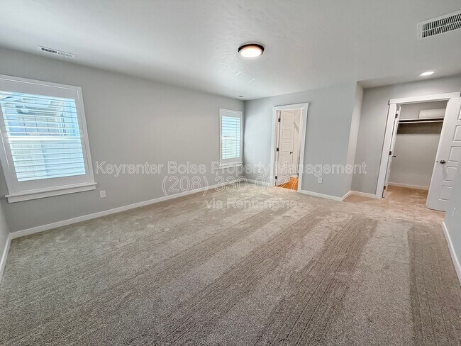 Building Photo - 2415 N Silver Wolf Ave