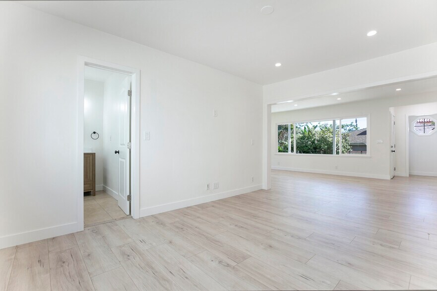 Building Photo - 1061 E Santa Anita Ave