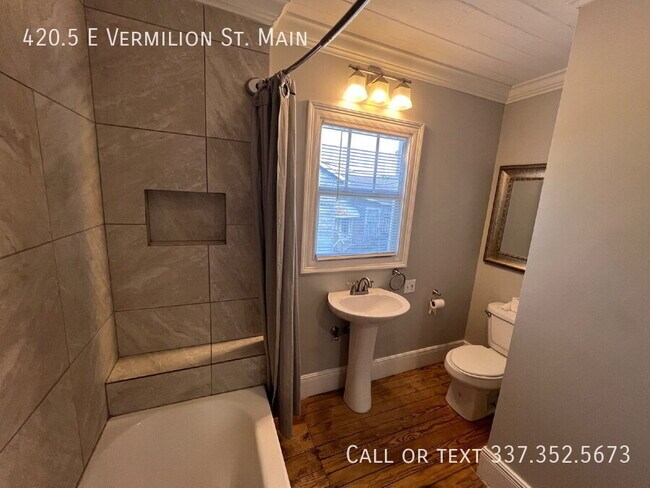 Building Photo - 420.5 E Vermilion St