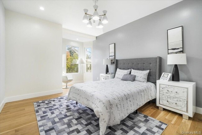 Building Photo - 260 W Main St