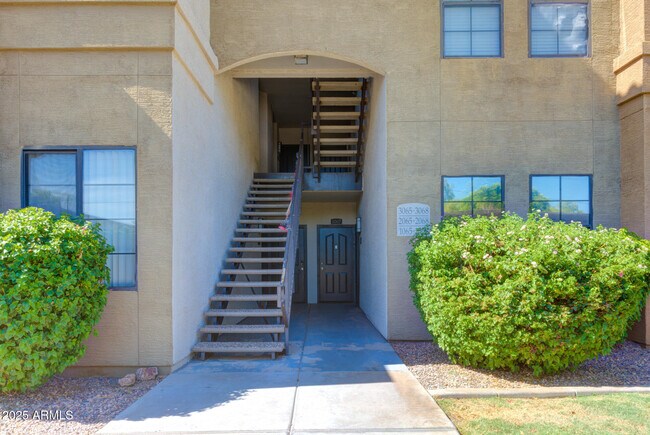 Building Photo - 5302 E Van Buren St