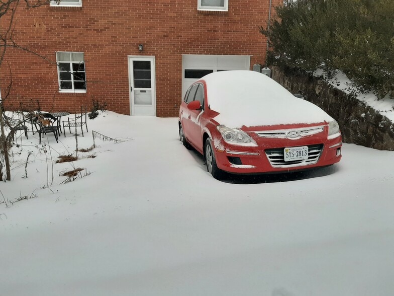 Private entrance and driveway parking - 1701 Rugby Ave