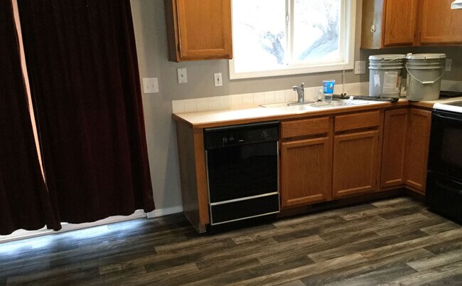 Building Photo - Welcome to this charming 3 bedroom, 2 bathroom home in Boise, ID.