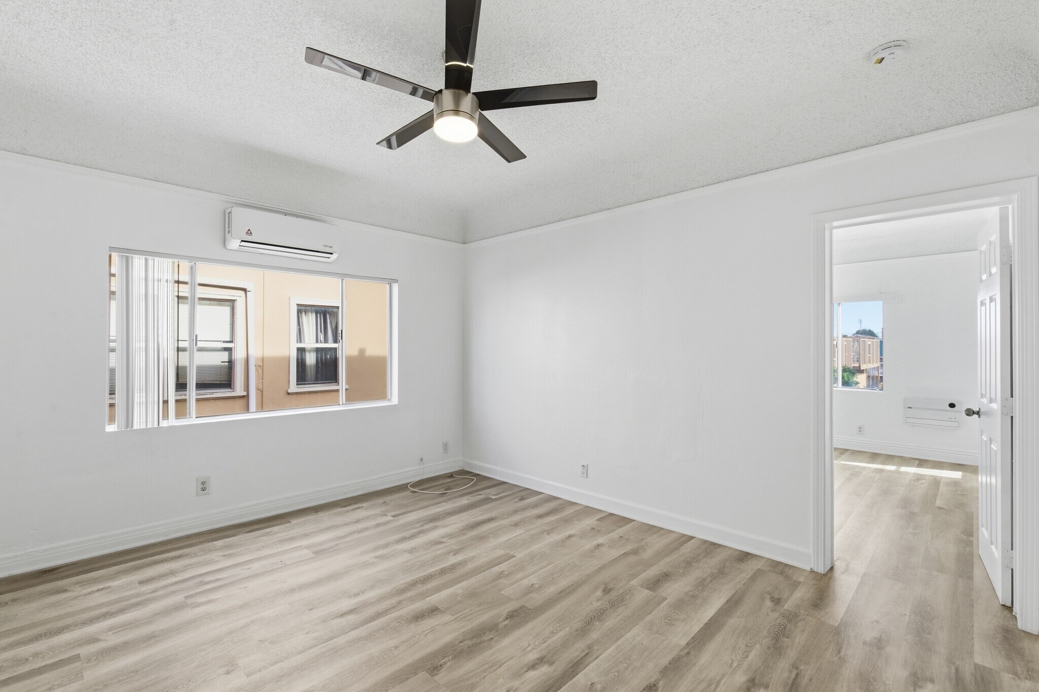 Building Photo - 707 W 48th St