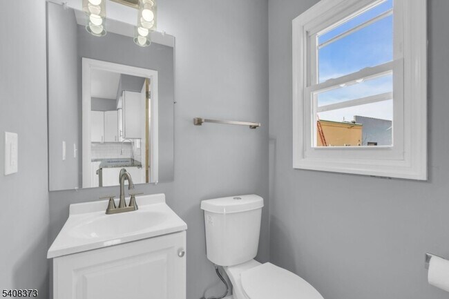 Building Photo - 415 Highland Pl