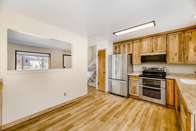 Building Photo - Enjoy the Private Pool and Outdoor Sauna at this 3/2 Home in a Quiet Neighborhood in Louisville