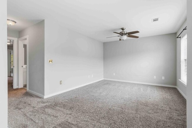 Building Photo - 730 Elmbrook Dr