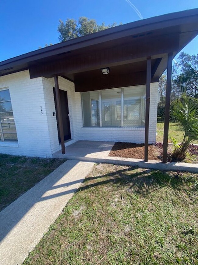 Building Photo - 2 Bed 1 Bath Home Pet Friendly With Large ...