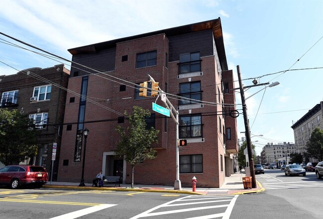 Building Photo - 4801 Palisade Ave