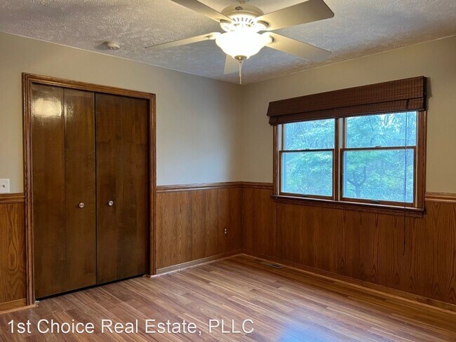 Building Photo - 3 br, 2.5 bath House - 1600 Hillside Drive