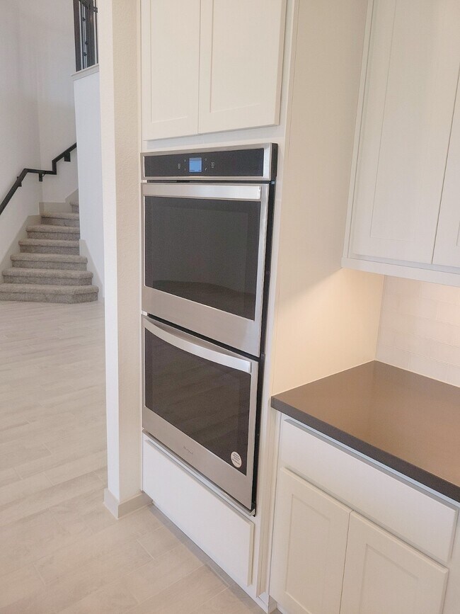 Building Photo - 28434 Eli Eagle St