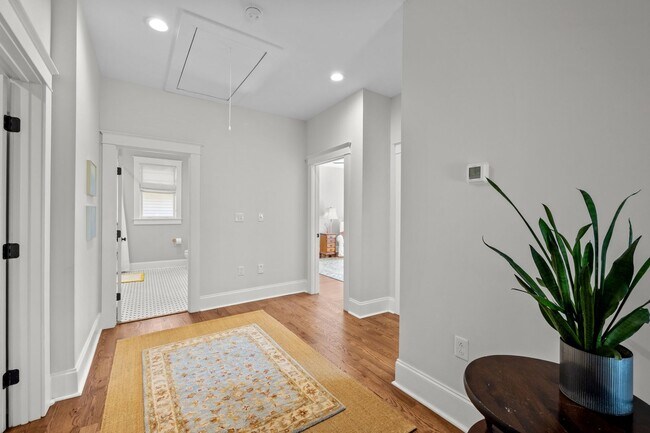 Building Photo - Gorgeous Renovation near Downtown Durham -...