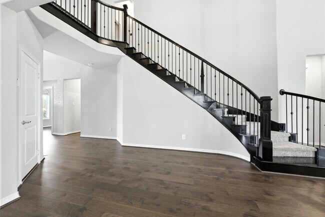 Building Photo - 1610 Rosedale Dr