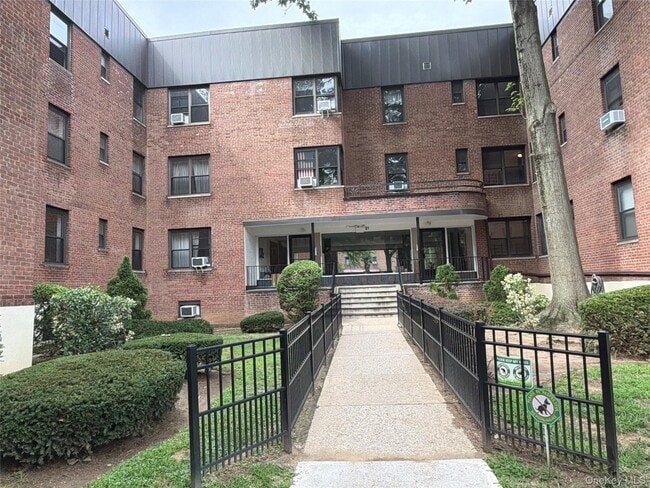 Building Photo - 21 Schenck Ave