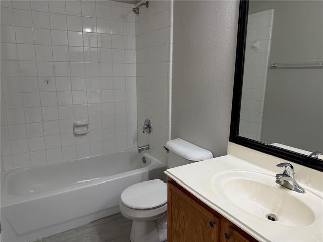 Building Photo - 817 Live Oak Dr