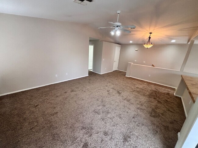 Building Photo - Two Bedroom Condo in Guard Gated Painted Desert