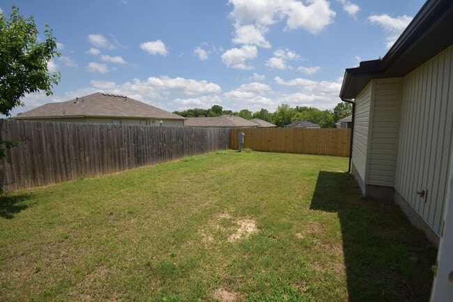 Building Photo - Nice 3 Bedroom 2 Bath Home!!