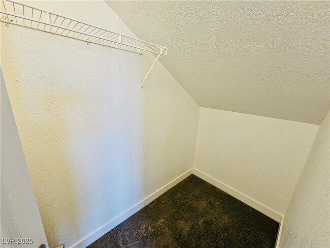 Building Photo - 777 Valley Rise Dr