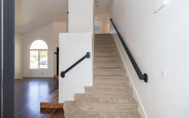 Building Photo - Updated Rancho Del Oro 3 bedroom 2 bath home
