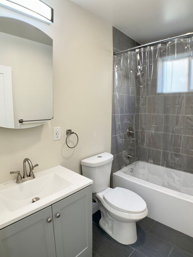 Building Photo - BEAUTIFUL RENOVATION! 4BR/3BA. In Unit Laundry! Dishwasher! Bay Windows!