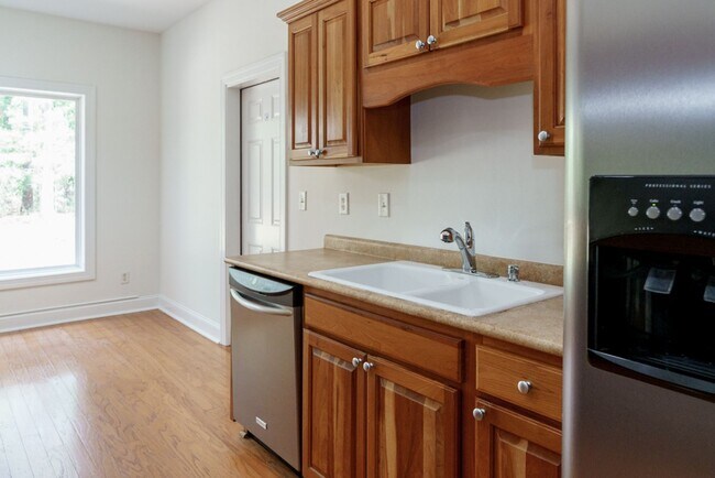 Building Photo - 49 Thomas Sumter St